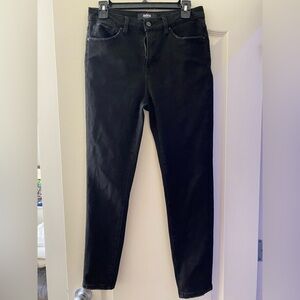 Sleek Black Women's Skinny Jeans